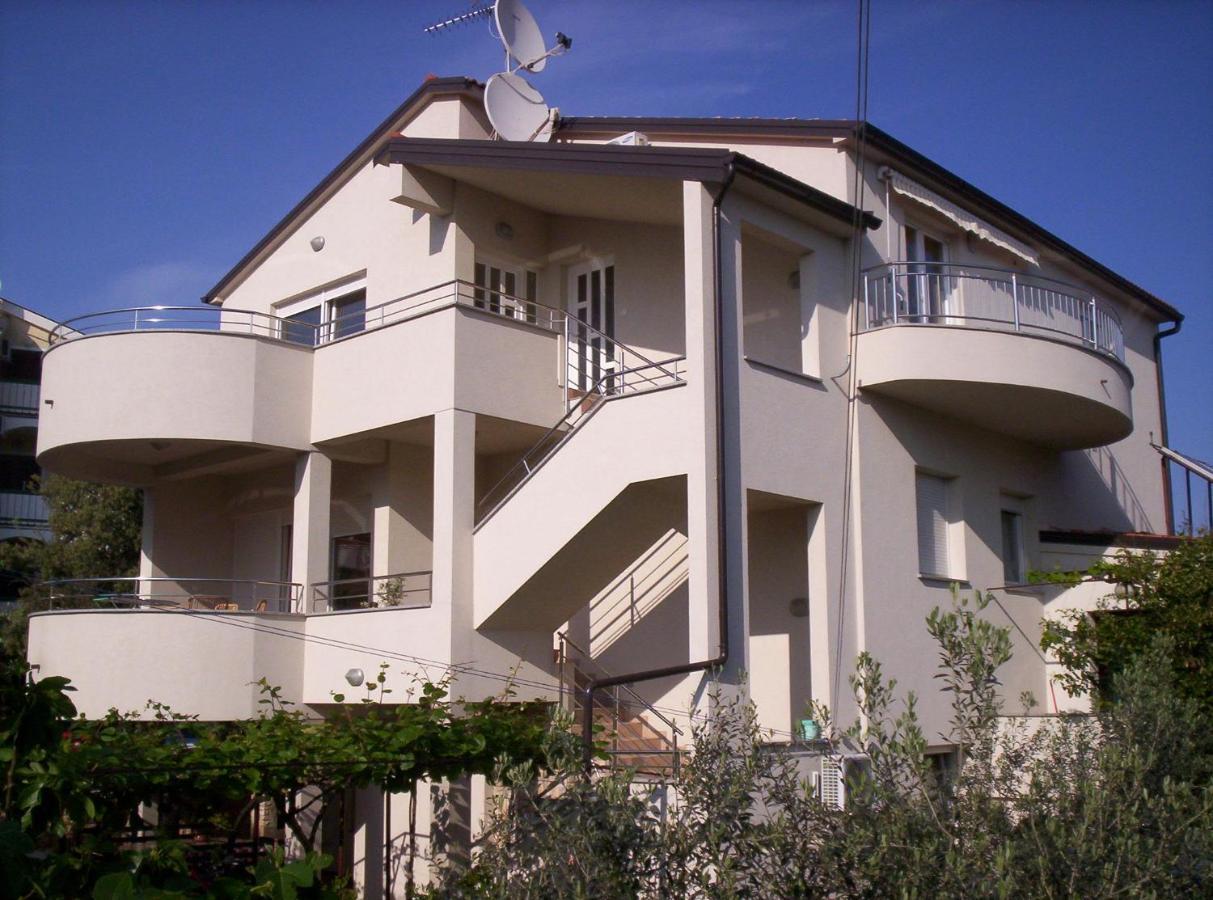 Apartment For Two 200M From The Beach Póla Kültér fotó